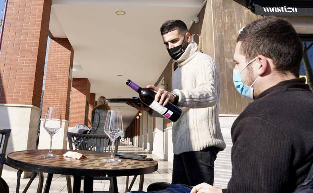 La hostelería «necesita» camareros y no los encuentra: «La reforma laboral y la pandemia lo ponen difícil»