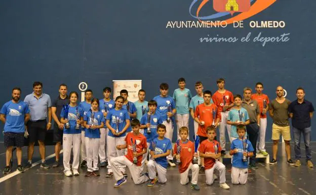 Olmedo disfruta de las finales del Campeonato de Castilla y León de Mano en Edad Escolar