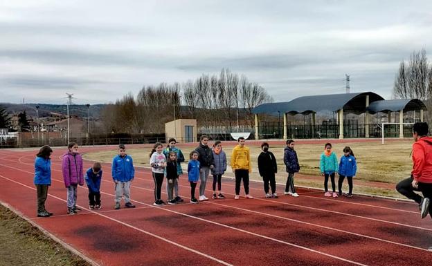 La Escuela 'Atletismo Divertido' de Ciñera cierra un primer curso de grandes sensaciones