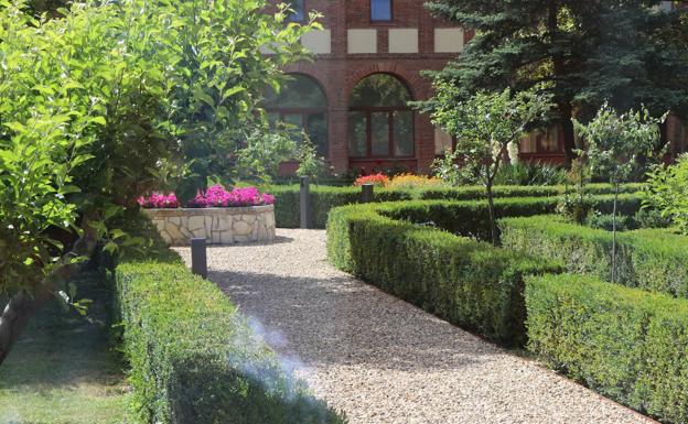 El patio de los frailes, epicentro de la reformada Escuela Profesional San Francisco de León