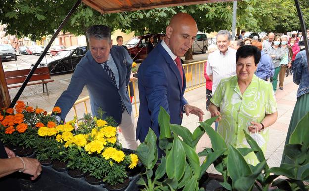 El Ayuntamiento de León reparte plantas del vivero municipal para conmemorar el Día Mundial del Medio Ambiente