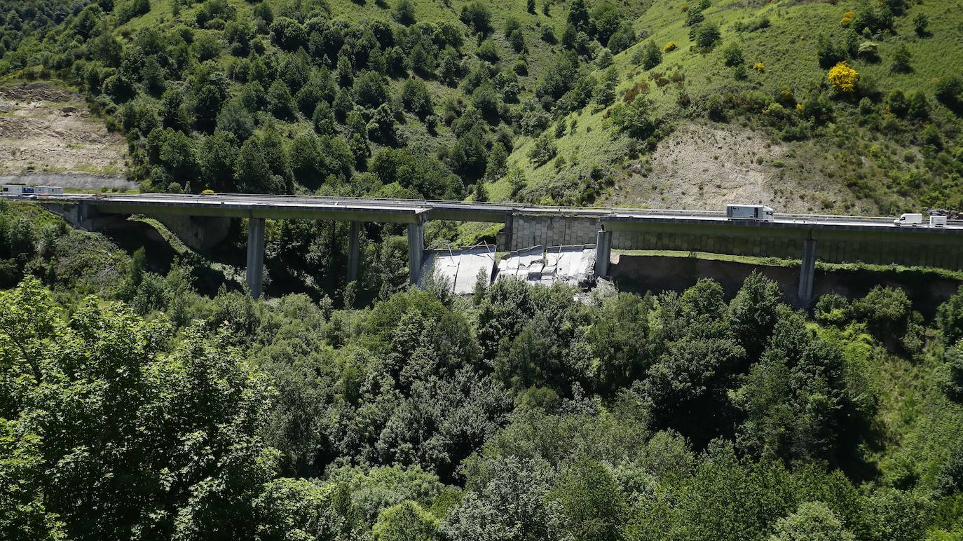 Derrumbe de parte del viaducto del Castro