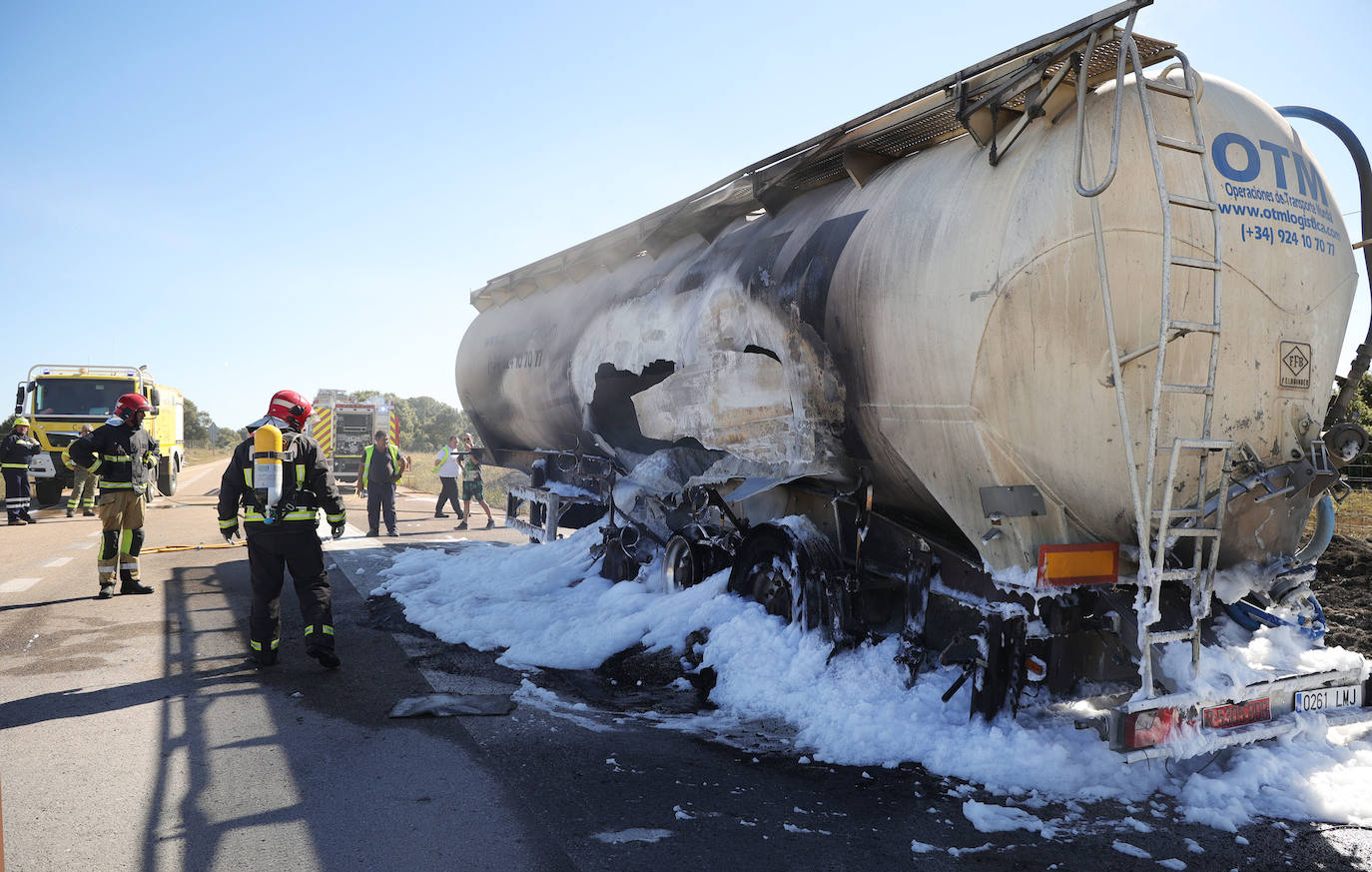 Incendio de un camión cargado de Wollastonita en El Bodón(Salamanca)