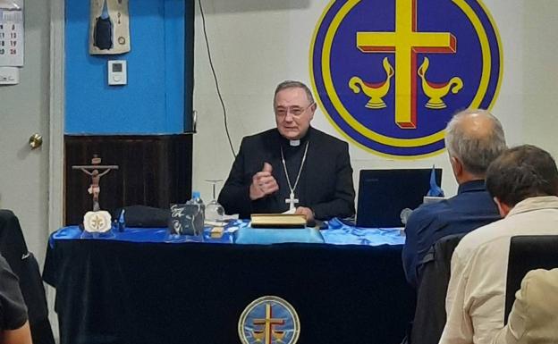 El obispo de León cierra las jornadas cofrades de las Bienaventuranzas