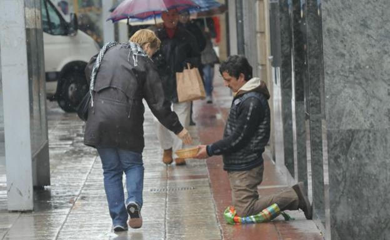 La población de Castilla y León en situación de exclusión social severa sube tres puntos y se sitúa en el 10%