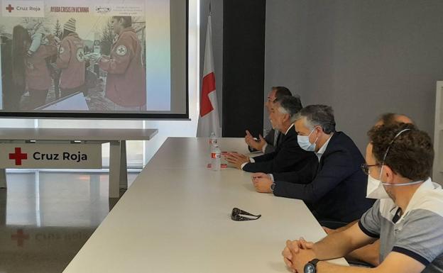 Los Ingenieros Técnicos de Obras Públicas de Castilla y León donan 5.300 euros a Cruz Roja para la asistencia a refugiados ucranianos