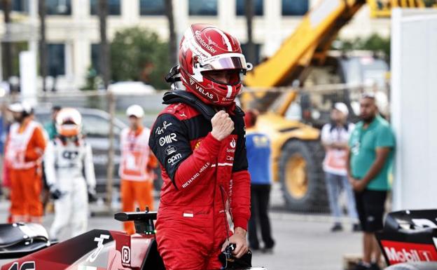 Leclerc firma otra pole en Bakú y Sainz pierde el paso