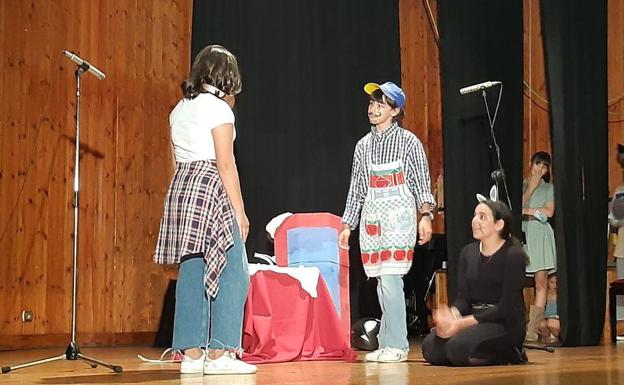 Veinte jóvenes «promesas» del teatro clausuraron los talleres provinciales