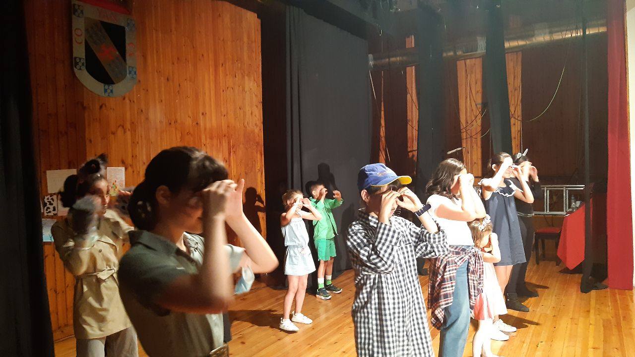 Actuación clausura talleres provinciales de teatro 2022