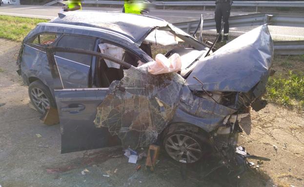 Un conductor herido de gravedad tras estrellarse contra un pilar de un puente en la A-6 en Congosto