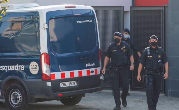 Detenidos por presuntamente obligar a extranjeros a mendigar y malvivir en Barcelona