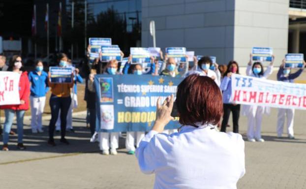 Los técnicos superiores sanitarios reivindican que son «imprescindibles» pero «invisibles»