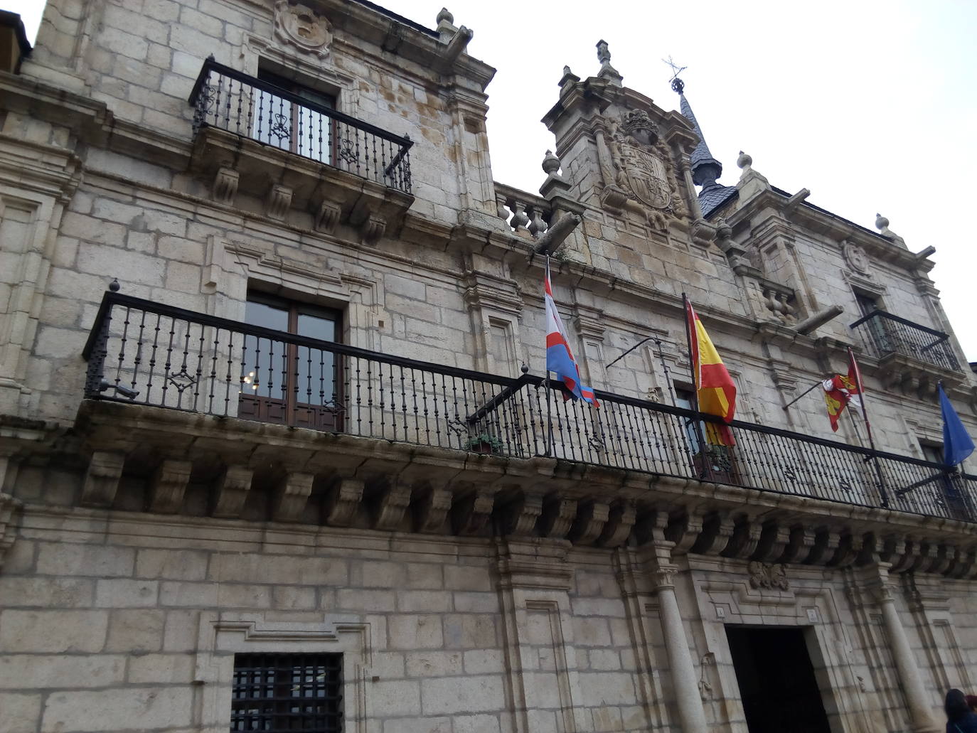 El alcalde de Ponferrada convoca Junta de Portavoces el día 23 para abordar la declaración institucional de perdón del Ayuntamiento a Nevenka Fernández