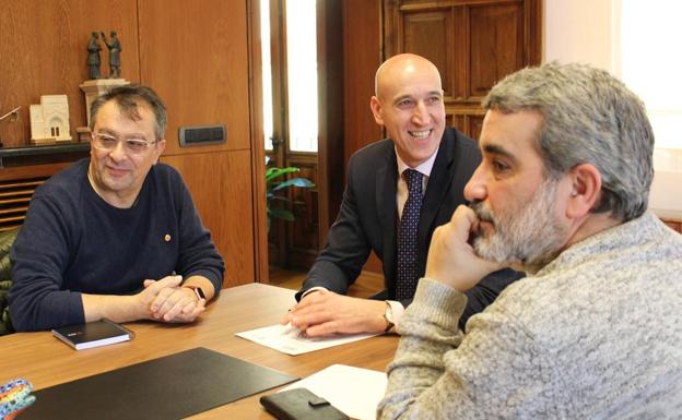 El futuro de León, a debate en una charla organizada por el PSOE