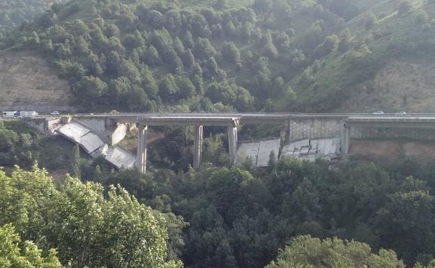 Segundo derrumbe tras colapsar otra sección del viaducto de la A-6 en Vega de Valcarce