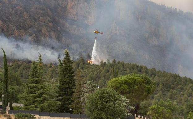 Uno de los tres incendios de Cataluña amenaza con arrasar 50.000 hectáreas en Lleida