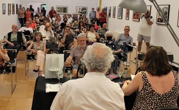 Juan María García presenta en el Albéitar el escrito 'Algunos Nombres del Tiempo'