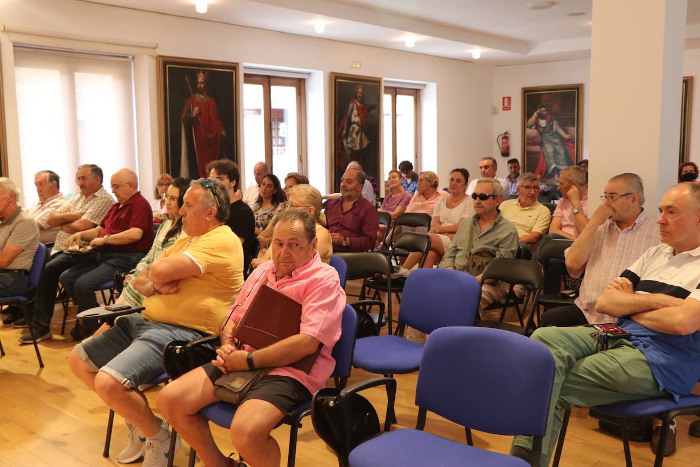 Los sindicatos denuncian «un silencio demasiado sonoro» en la Mesa por León