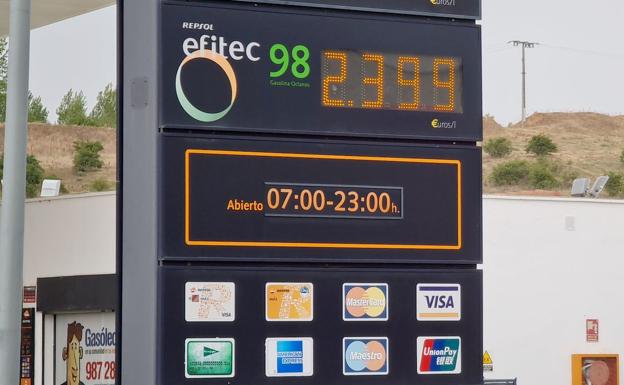 ¿Qué día y a qué hora sale más barato repostar combustible en León?