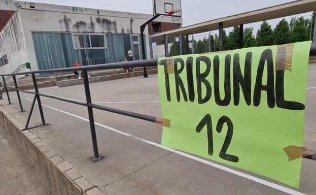 Nervios, tensión y esperanza: 3.600 opositores a maestros llenan León