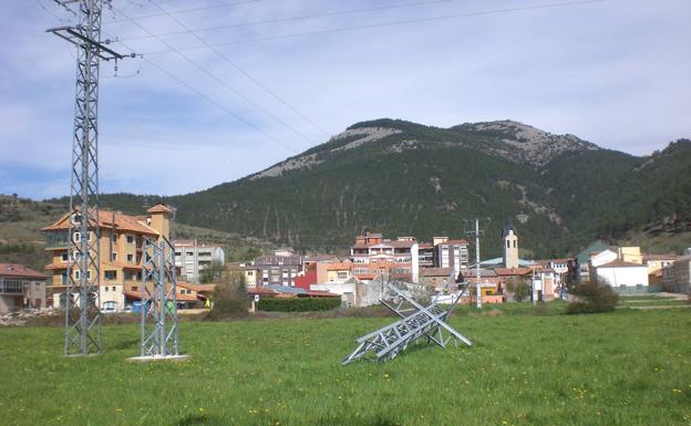 El acoso de las líneas eléctricas en la montaña oriental y Cistierna