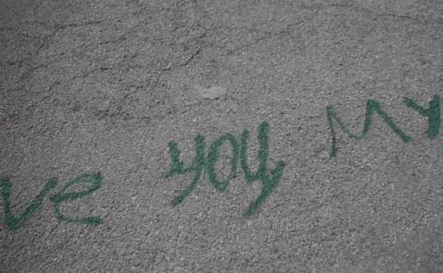 Shakira recibe una declaración de amor en la puerta de su casa