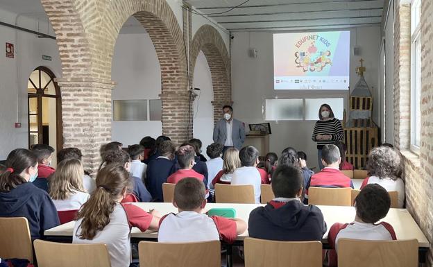 Más de 750 alumnos de primaria de Andalucía y Castilla y León participan en las I Jornadas 'Edufinet Kids' de Unicaja