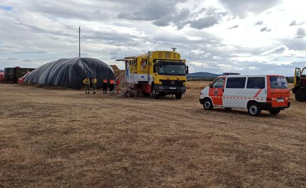 Miembros Protección Civil en San Andrés del Rabanedo participan en la extinción del incendio de la sierra de la Culebra