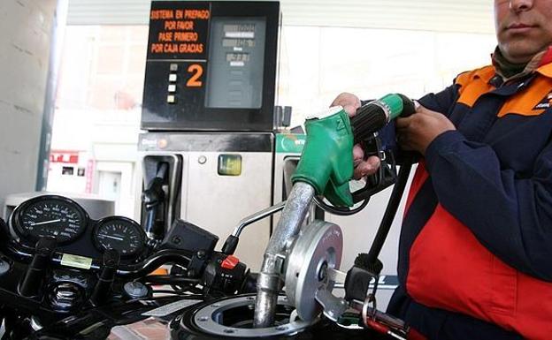 Incertidumbre en las gasolineras de León por la desinformación en la prórroga de la bonificación del carburante