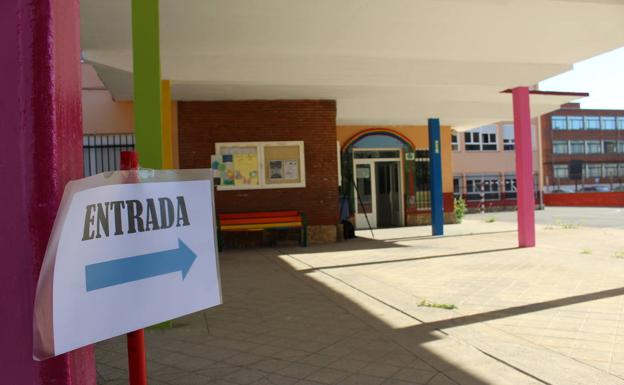 Diez centros de León reciben el distintivo '¡leo TIC!' tras promover la inclusión de las tecnologías en la lectura y la escritura