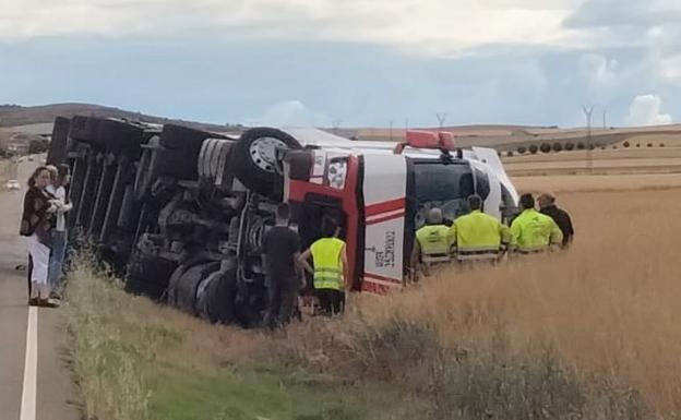 Un herido tras la salida de vía de un camión en Matadeón de los Oteros