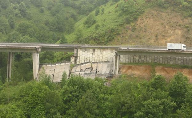 Ministerio, Junta y Xunta abordarán la próxima semana la situación del viaducto de Castro de la A-6 tras los derrumbes de vanos