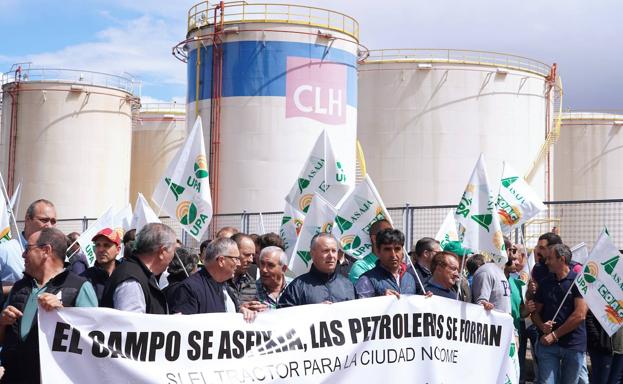 El campo sale a la calle para reivindicar un gasóleo profesional a 0,80 euros el litro