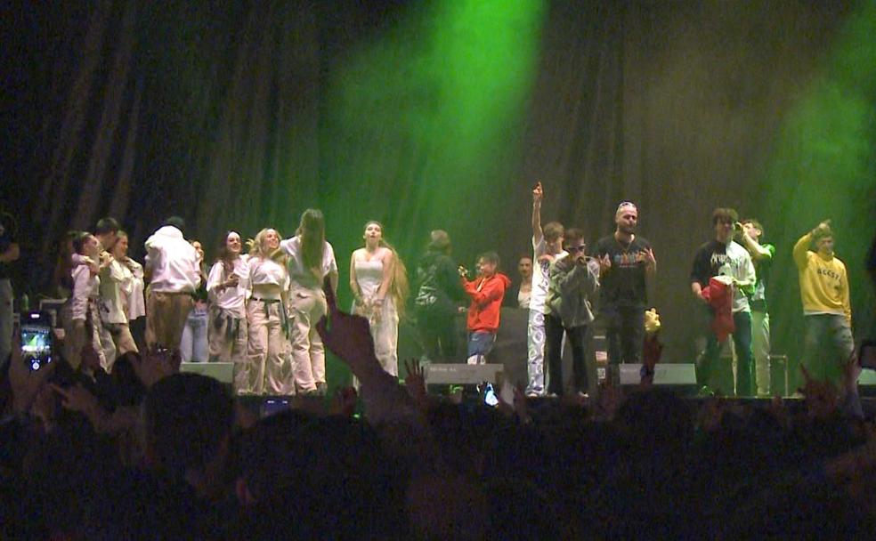 León se rinde a la música urbana de 0125 y Los GoldKids