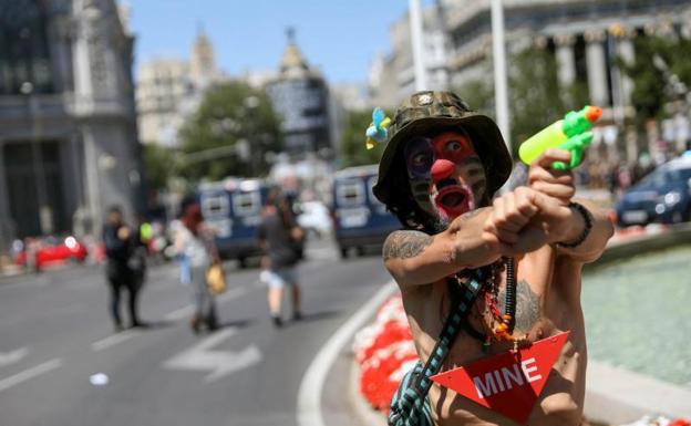 El «OTAN, no» solo arrastra a 2.000 nostálgicos en Madrid 40 años después