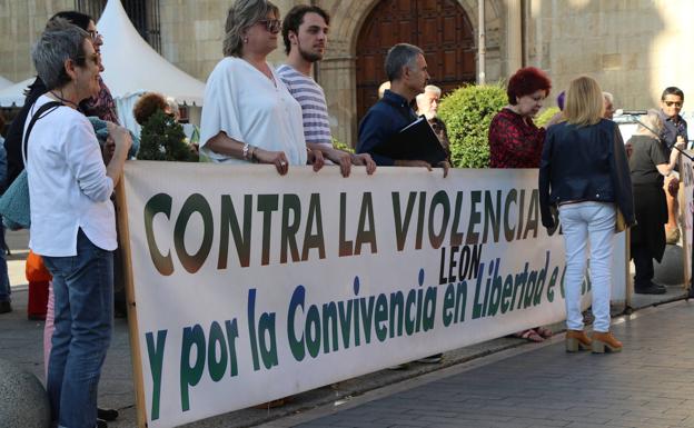 Los 'Lunes sin Sol' condenan la muerte de dos nuevas mujeres por violencia machista