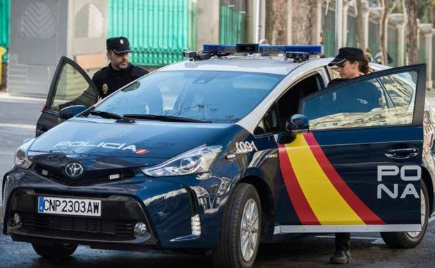 La Policía Nacional detiene en Luarca a un hombre que sometió a su víctima a sumisión química para robarle en León