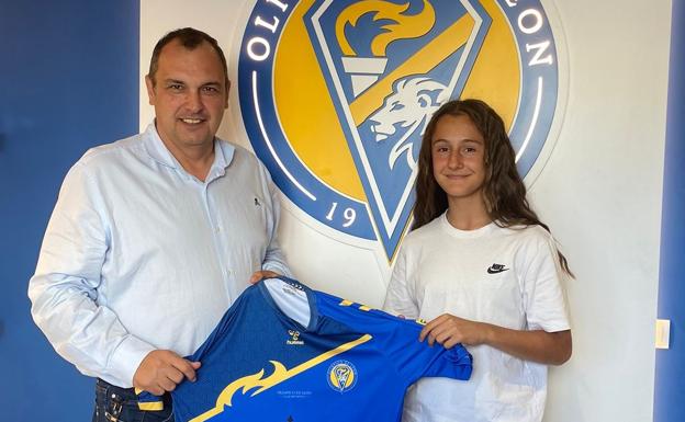 El Olímpico de León presenta a Alba Fuertes como nueva jugadora