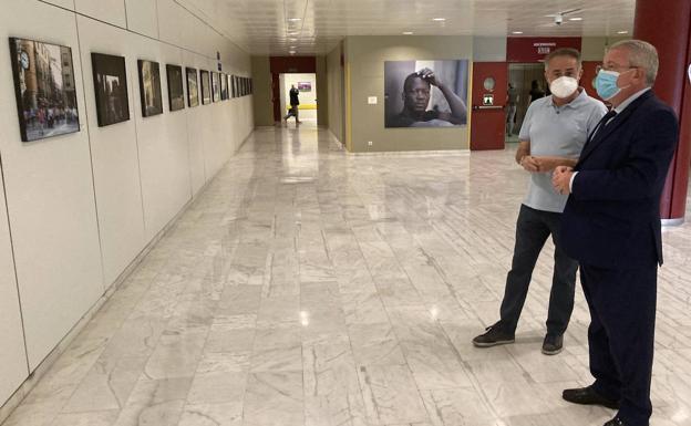 Inaugurada la exposición fotográfica 'Gente Corriente' de Luis Vidal