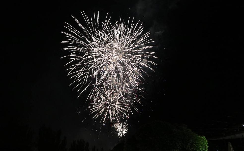 San Pedro ilumina el cielo leonés