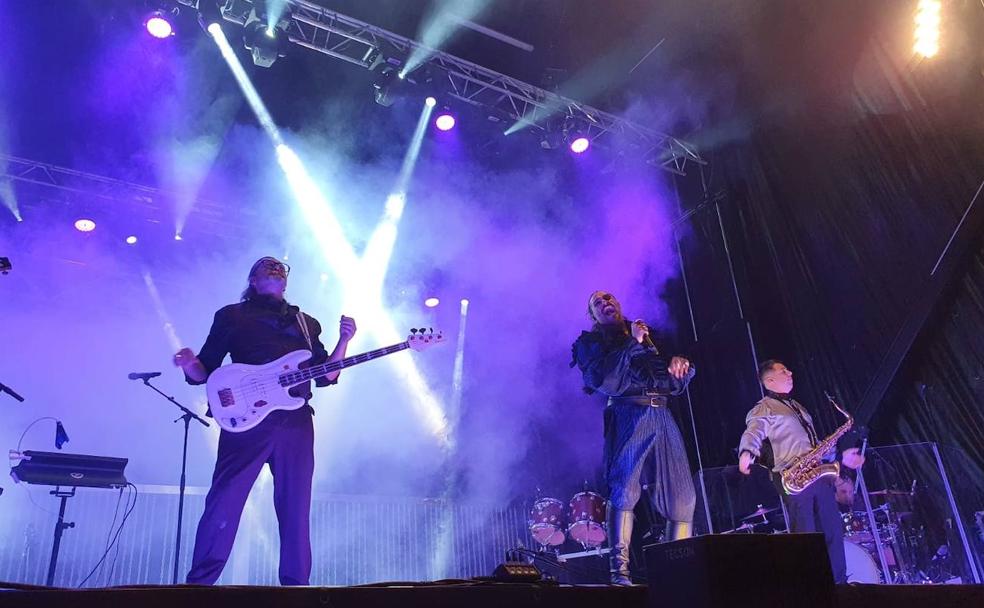 Un 'Mastodonte' se cuela en la Plaza Mayor de León