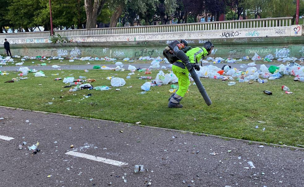 San Pedro se cita con el botellón a orillas del Bernesga