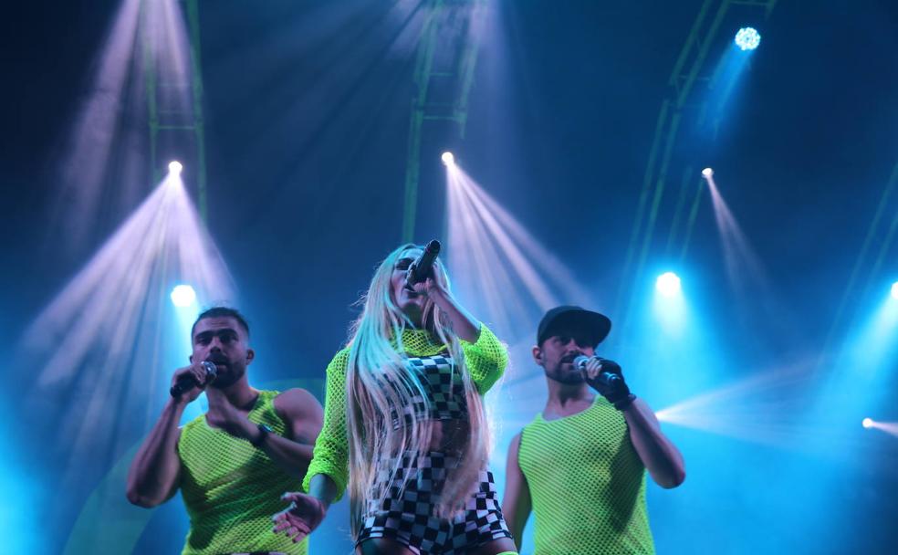 León se va de verbena con Clan Zero