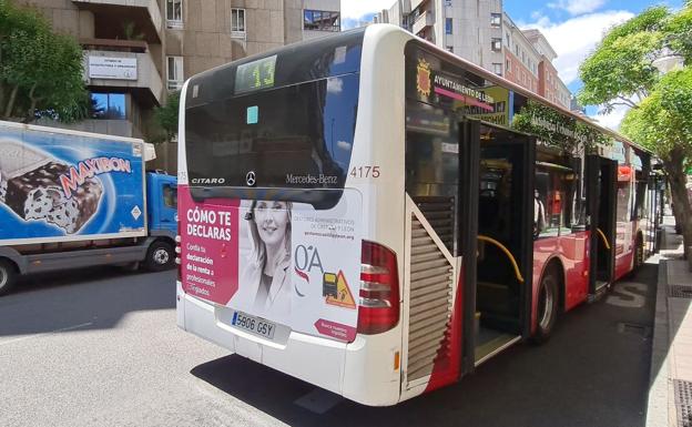 León avanza en la aplicación de un descuento del 30% en el precio del bus urbano