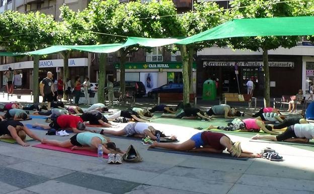 El programa deportivo de verano del Ayuntamiento incluye yoga, pilates, GAP, zumba, aerobic y relajación