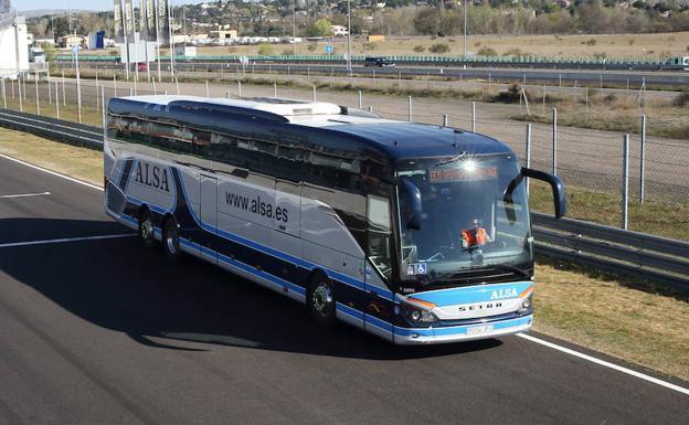 Alsa inicia las conexiones a la playa de Gijón y a la Ruta del Cares desde León