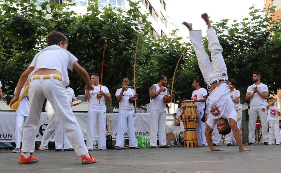 San Juan y San Pedro se mueven a ritmo de capoeira