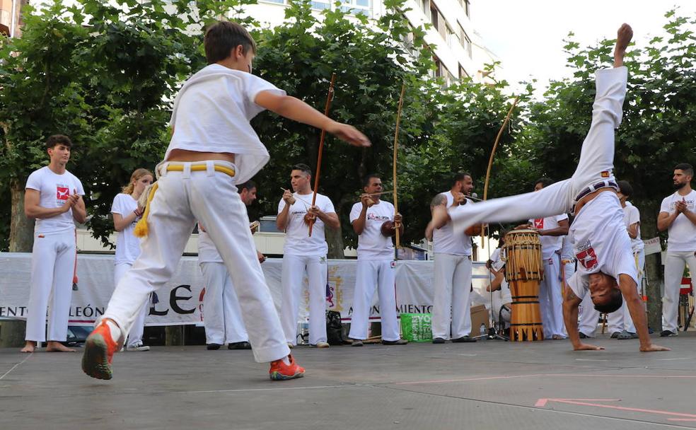 San Juan y San Pedro se mueven a ritmo de capoeira
