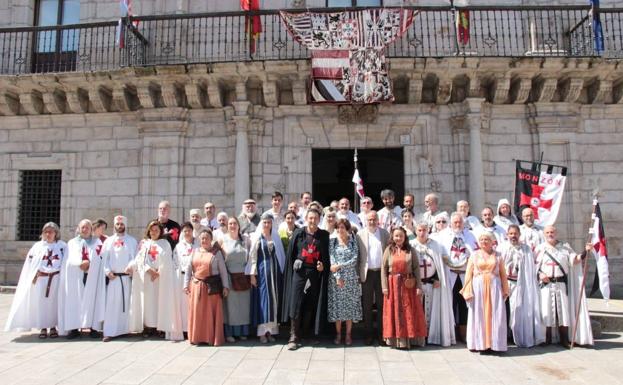 Ponferrada recibe a las delegaciones templarias de Monzón y Jerez de los Caballeros