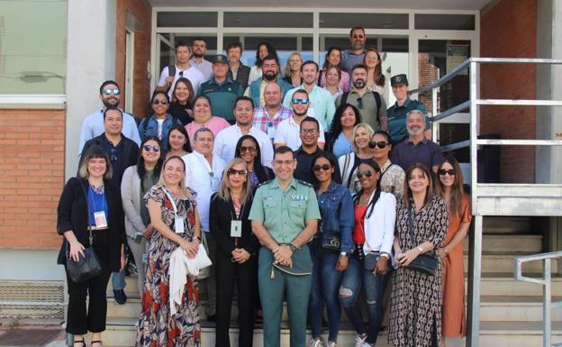 La Guardia Civil recibe la visita de 40 asistentes al IV «Seminario Iberoamericano Abogar y Juzgar en el siglo XXI»